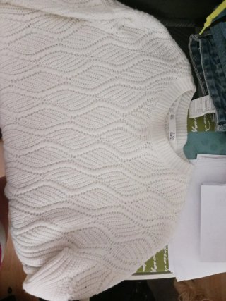 Jersey blanco con nudos