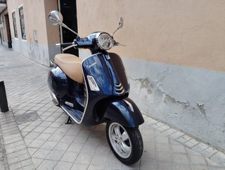 Vespa GTS 300 Maxi-Scooter Azul