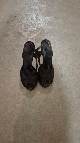 Elegantes sandalias negras italianas . talla 40