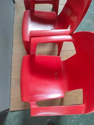 Lote 3 sillas de plástico rojas