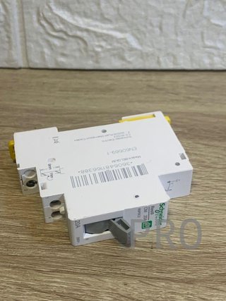 Schneider Electric R9PSC2 Resi9 Conmutador