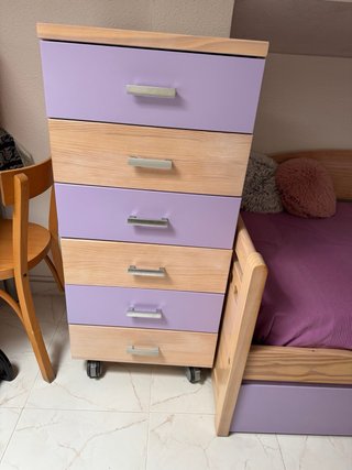 Habitación juvenil: cama nido,mesilla,sinfonier...