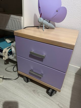 Habitación juvenil: cama nido,mesilla,sinfonier...