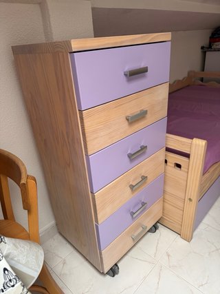 Habitación juvenil: cama nido,mesilla,sinfonier...