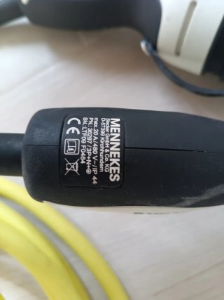Cargador Coche Eléctrico Mennekes Amarillo