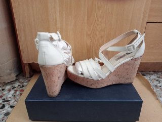 Sandalias de cuña rosa y negras