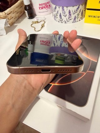 iPhone 16 Pro Max 98% Batería Dorado