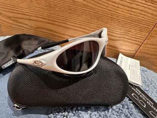 Gafas de sol Oakley plateadas