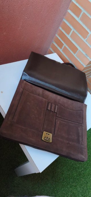 Maletín de piel marrón