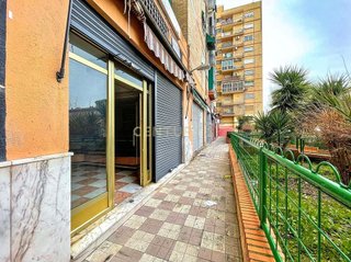 Local comercial en venta en Polígono Cartuja – La Paz en Granada