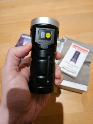 Linterna LetonPower X10000 Metal