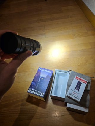 Linterna LetonPower X10000 Metal