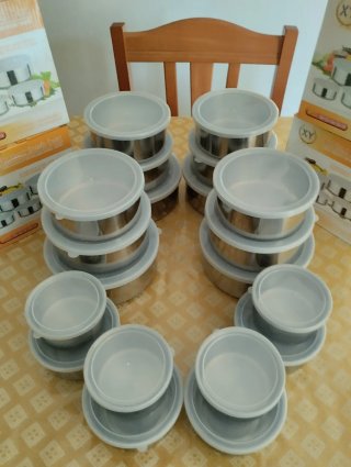 Set Contenitori Acciaio Inox e Plastica