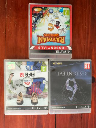 Playstation 3 Roja + Lote Juegos y dos mandos