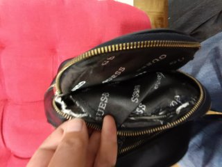 Mochila Guess acolchada negra