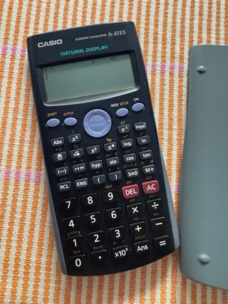 Calculadora Científica Casio fx-82ES