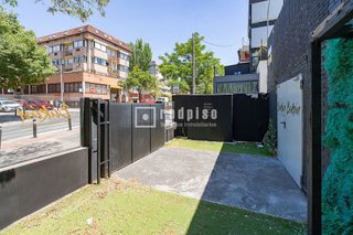 Local comercial en alquiler en San Juan Bautista en Madrid