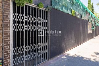 Local comercial en alquiler en San Juan Bautista en Madrid
