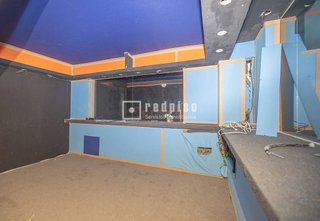 Local comercial en alquiler en San Juan Bautista en Madrid