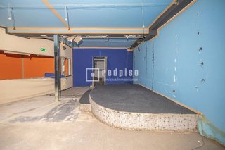 Local comercial en alquiler en San Juan Bautista en Madrid