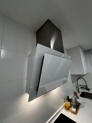 Campana extractora cristal blanco decorativa