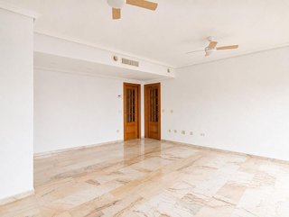 Piso en alquiler en Los Remedios en Sevilla