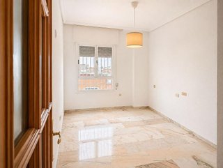 Piso en alquiler en Los Remedios en Sevilla