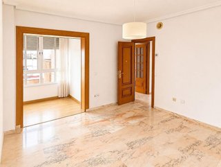 Piso en alquiler en Los Remedios en Sevilla