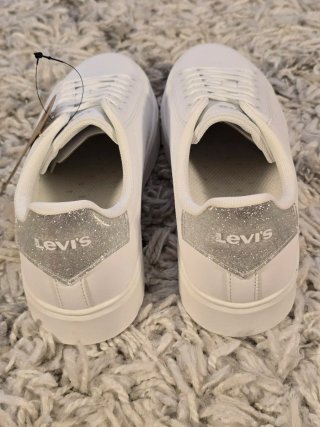 Zapatillas Levi's Blancas con Detalles Plateados