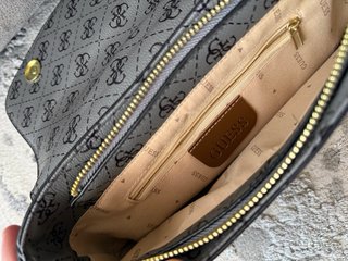 Bolso Guess Negro y Gris