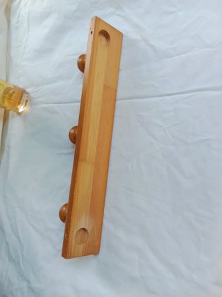 Perchero de madera con 3 pomos