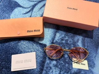Gafas de sol Miu Miu doradas