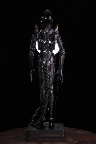 alien big chap statue