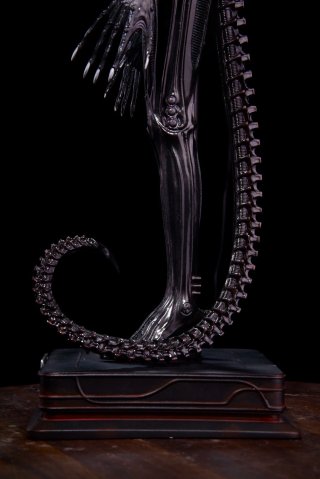 alien big chap statue