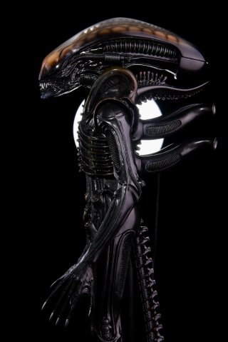 alien big chap statue