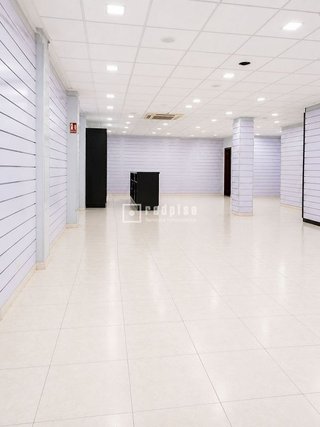 Local comercial en alquiler en Agra del Orzán - Ventorrillo - Vioño en Coruña (A)