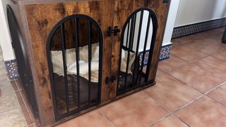 Casa para perro/mueble marrón y negro