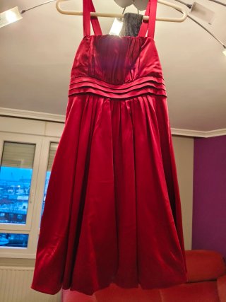 Vestido de fiesta en color buganvilla.