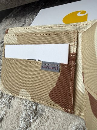 Cartera Carhartt Beige Camuflaje