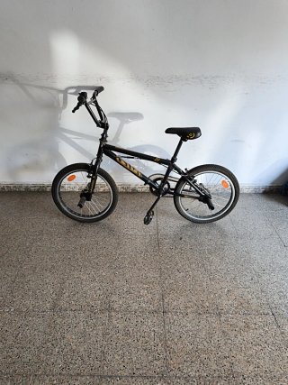 Bicicleta BMX Negra