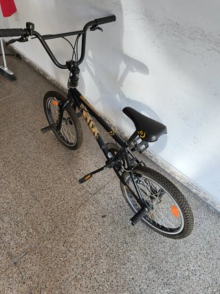 Bicicleta BMX Negra