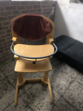 Trona de madera para bebé