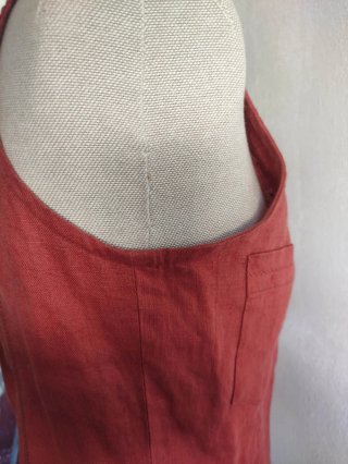 Blusa sin mangas de lino con pedrería