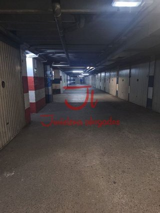 Garaje en venta en Lena