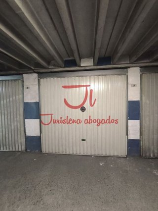 Garaje en venta en Lena