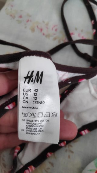 Tanga de lencería estampado de H&M.