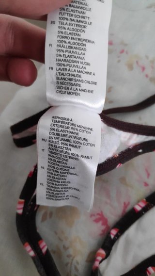 Tanga de lencería estampado de H&M.