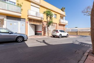 Garaje en venta en Huércal de Almería