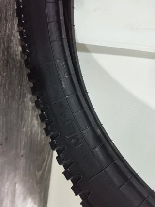 Neumático 2 1/2 x 17