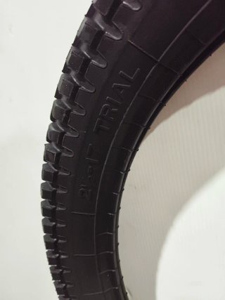 Neumático 2 1/2 x 17